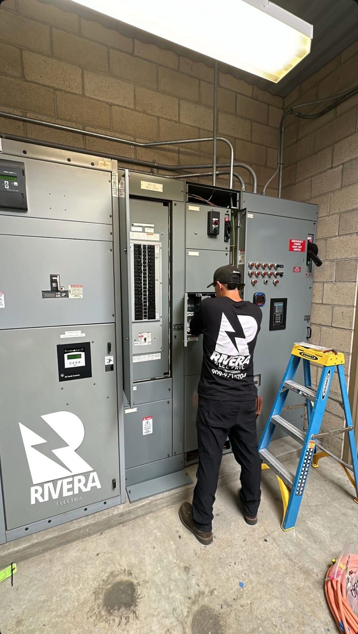 Commercial switchgear room serviced by Rivera Electric